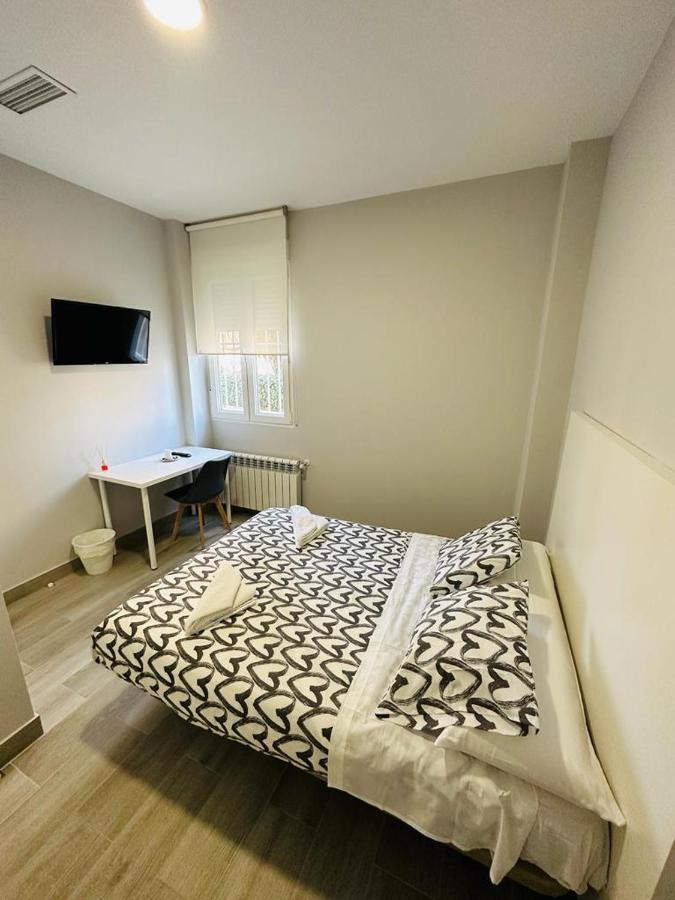 Hospedaje Cuatro Vientos Madrid Exterior photo