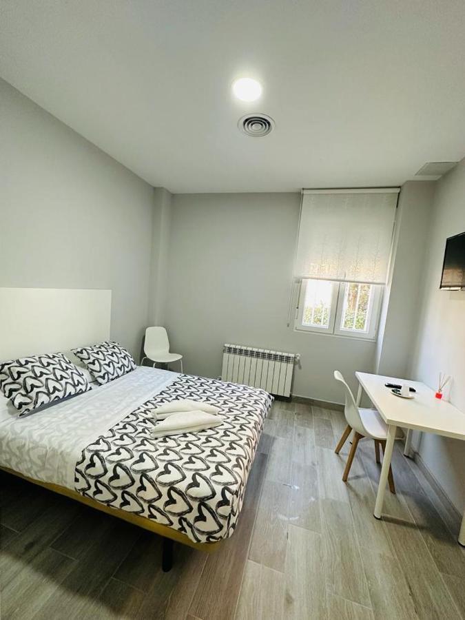 Hospedaje Cuatro Vientos Madrid Exterior photo