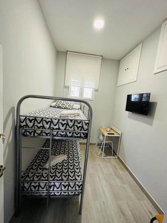 Hospedaje Cuatro Vientos Madrid Exterior photo