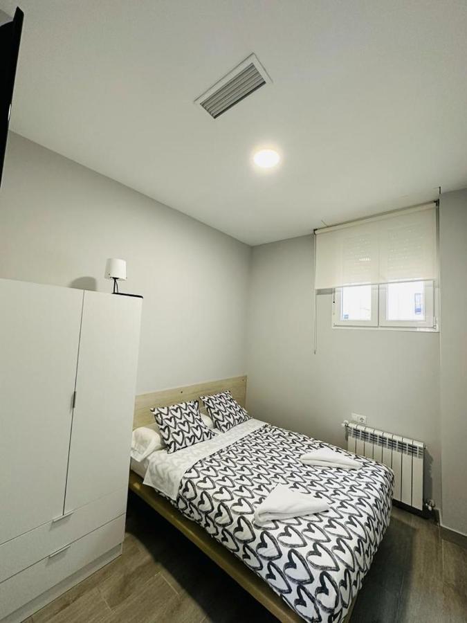 Hospedaje Cuatro Vientos Madrid Exterior photo
